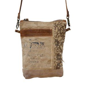 Clea Ray Aida Passport Bag